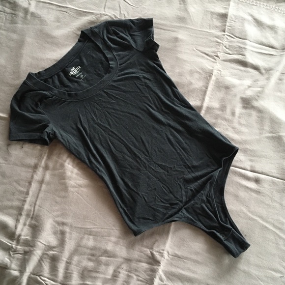 Hollister Tops - 🚩Hollister Black Scoop Neck Tee Bodysuit